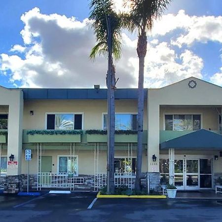 Quality Inn & Suites Anaheim At The Park Bagian luar foto