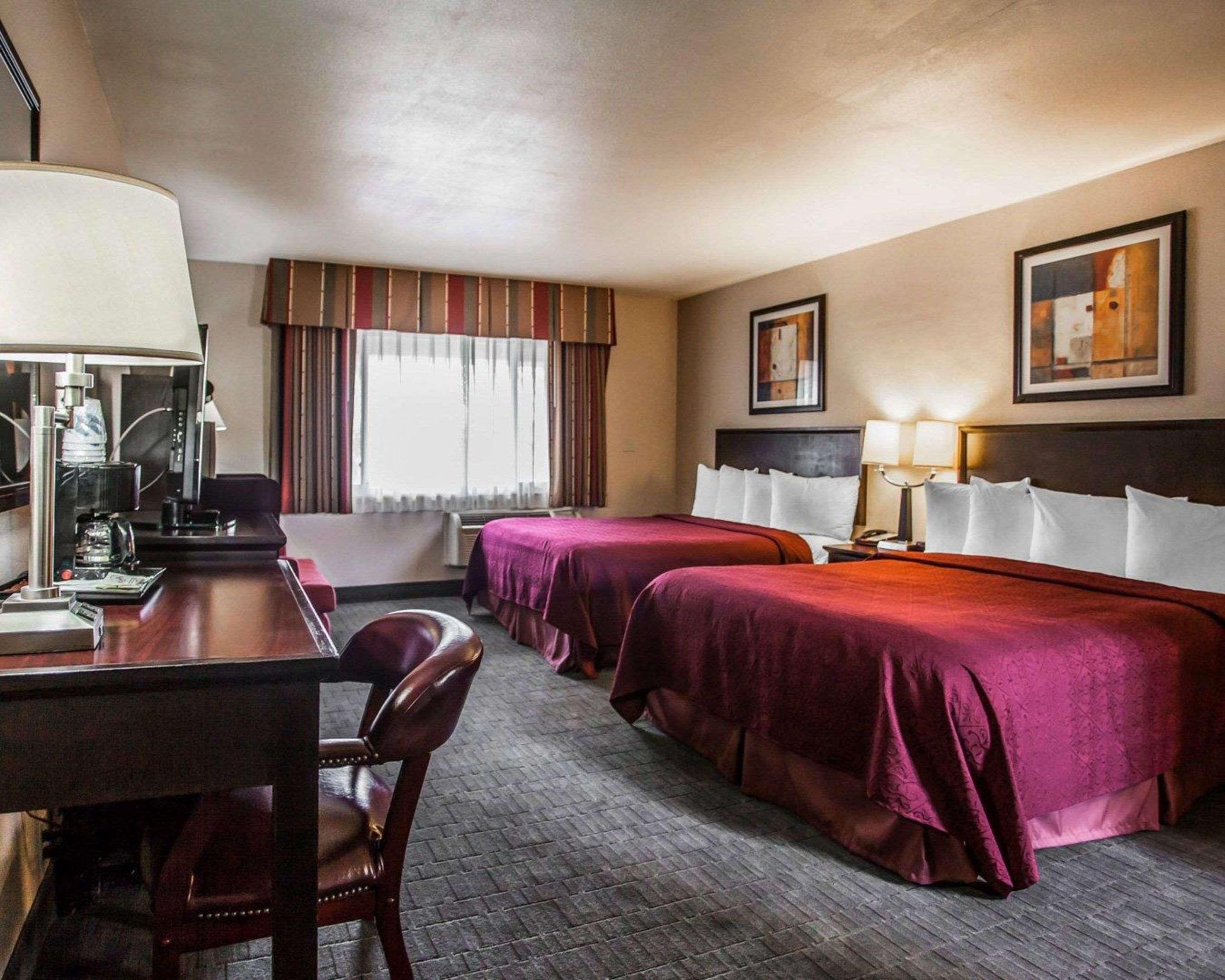 Quality Inn & Suites Anaheim At The Park Bagian luar foto