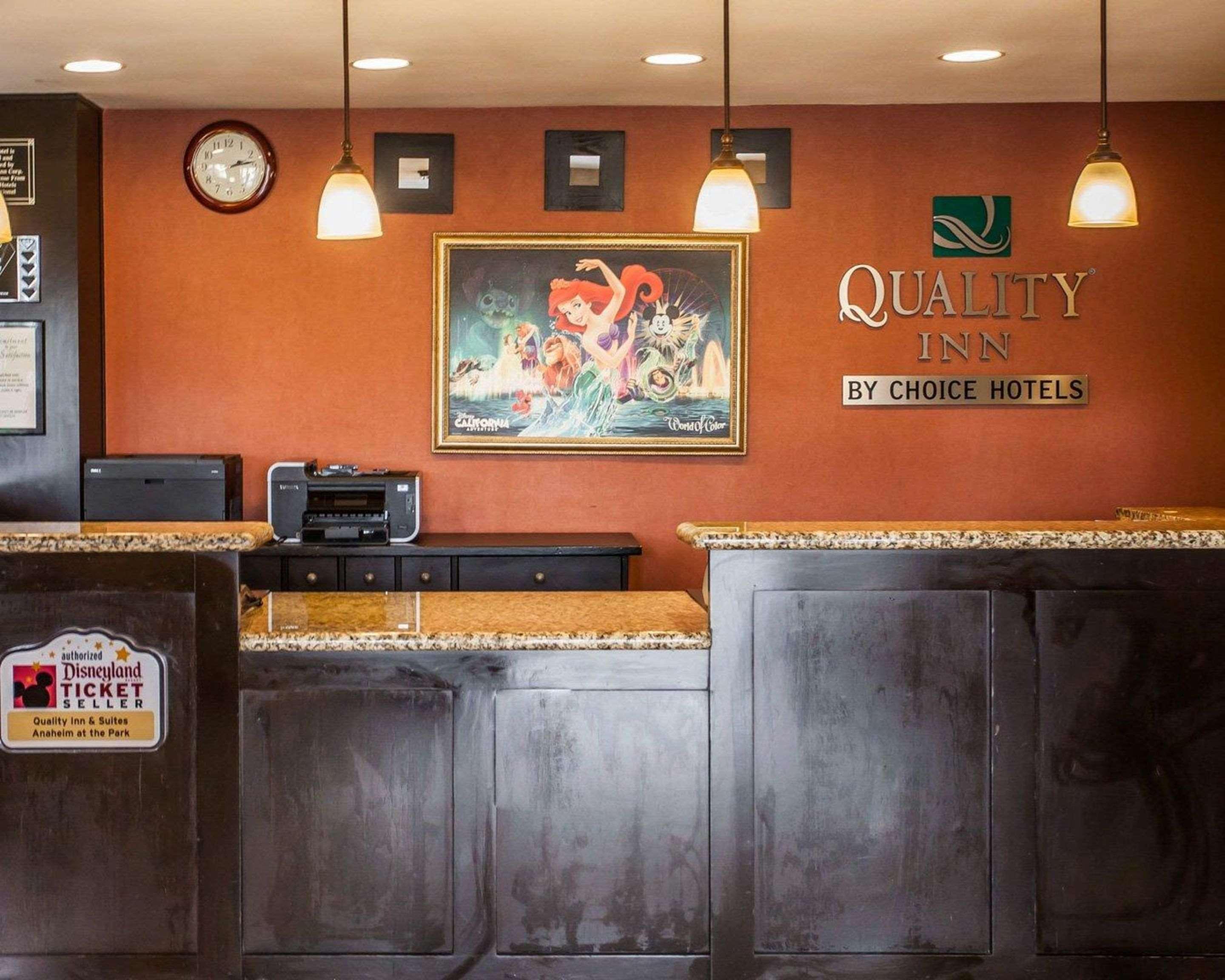 Quality Inn & Suites Anaheim At The Park Bagian luar foto