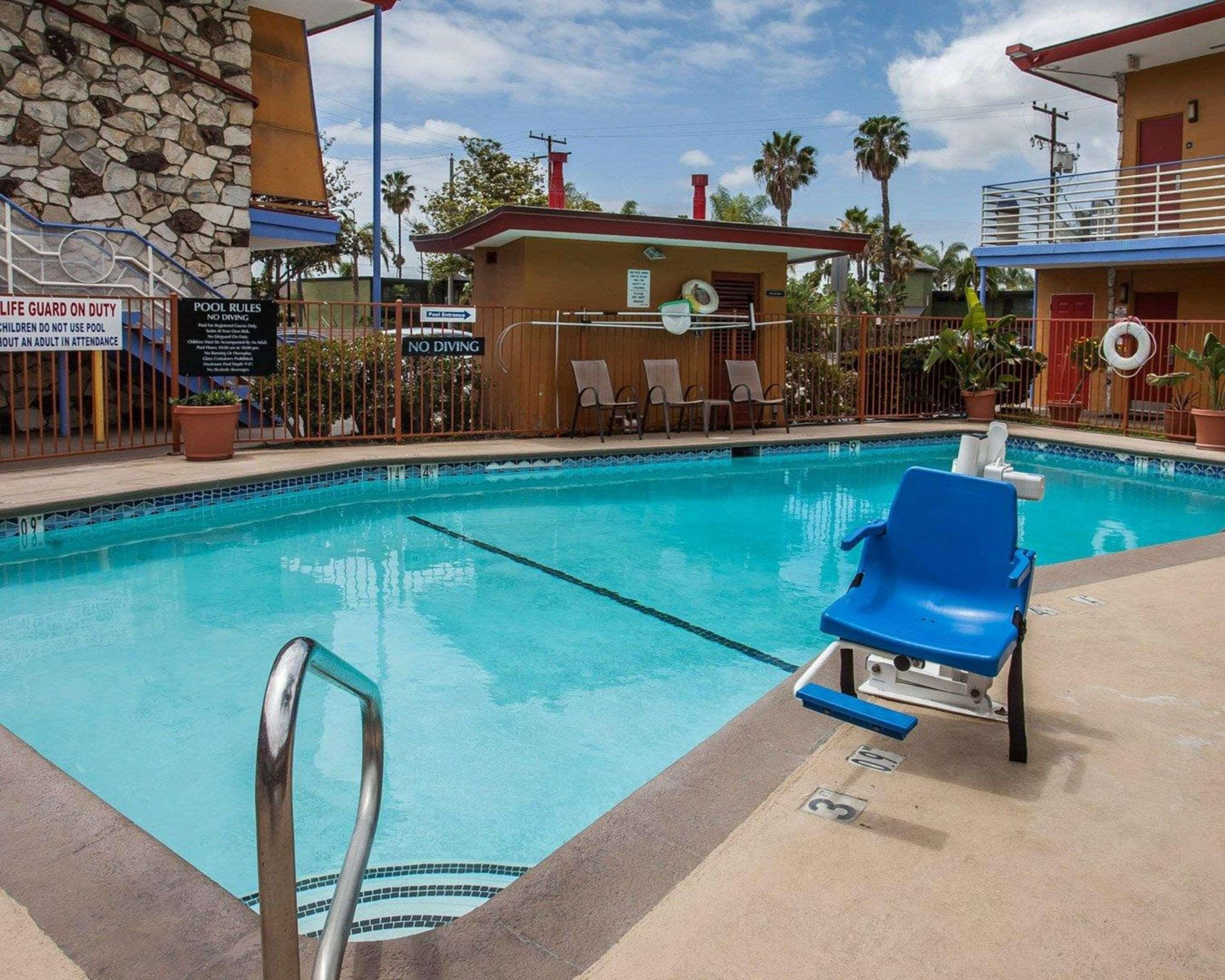 Quality Inn & Suites Anaheim At The Park Bagian luar foto