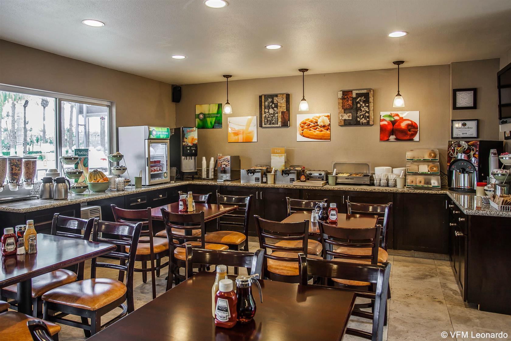 Quality Inn & Suites Anaheim At The Park Bagian luar foto