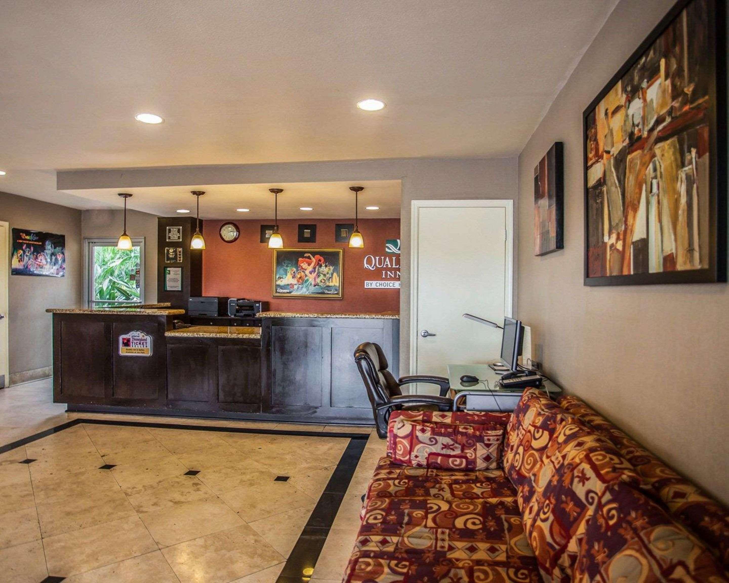 Quality Inn & Suites Anaheim At The Park Bagian luar foto
