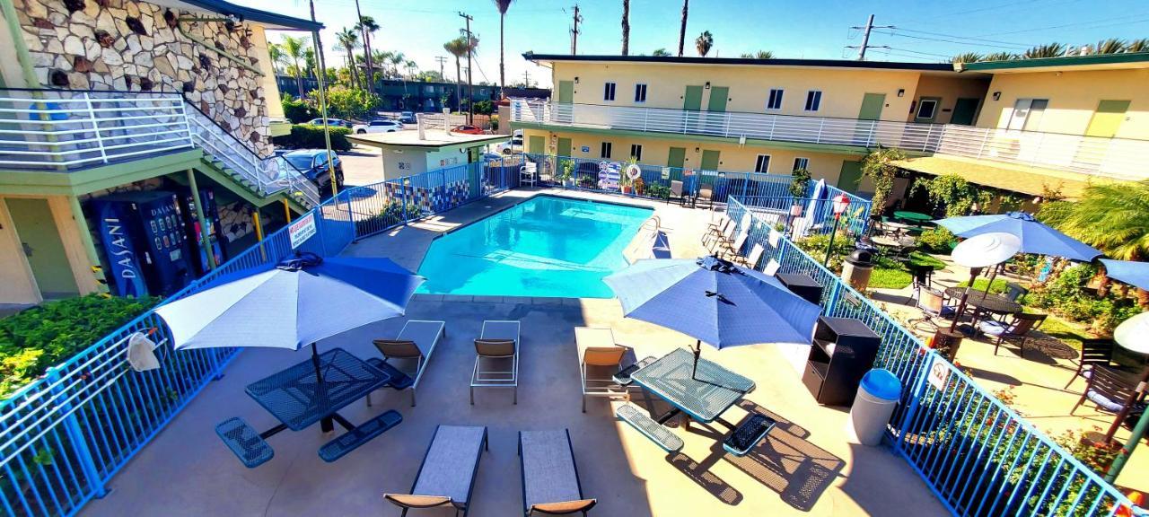 Quality Inn & Suites Anaheim At The Park Bagian luar foto