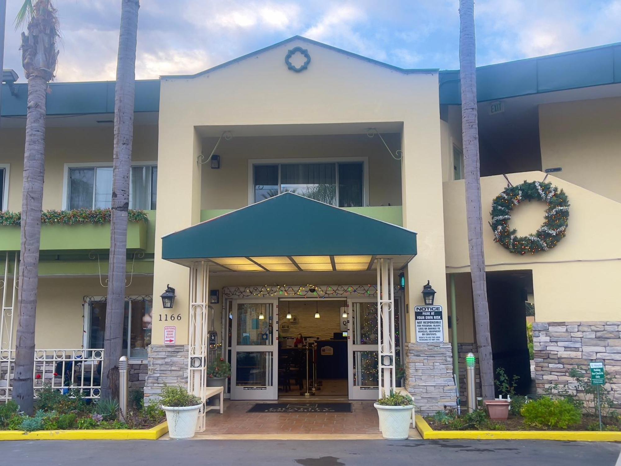 Quality Inn & Suites Anaheim At The Park Bagian luar foto